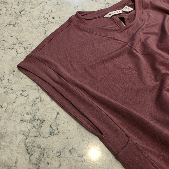 Athleta Studio Practice Muscle Tee Cap Sleeve Back Vent Size Small - Picture 9 of 13